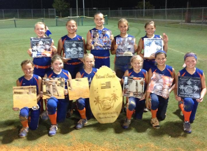 Mojo Cherry team picture after winning 10U USFA World Series
